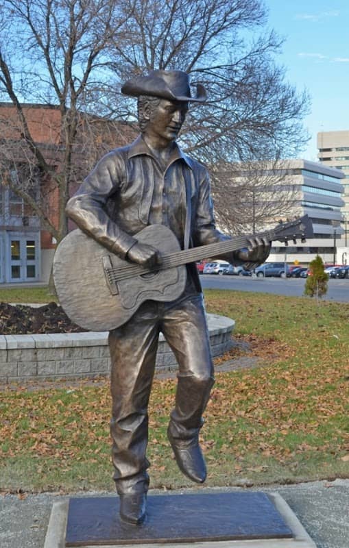 Stompin' Tom Statue - Image 2