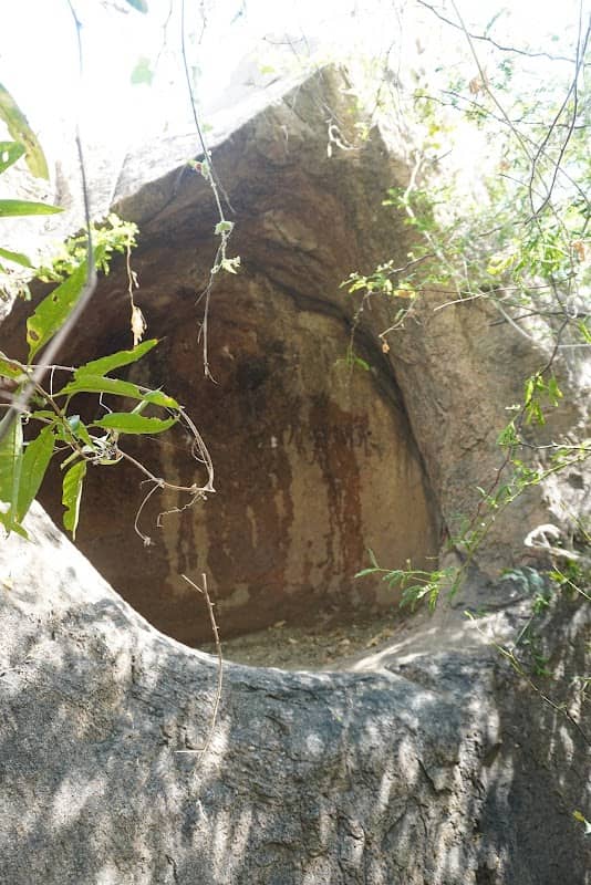 Palli Ponthu Rock Art Painting Site / பள்ளி பொந்து பாறை ஓவியங்கள் - Image 1