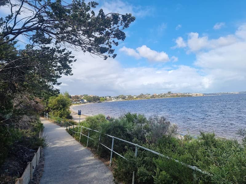 Foreshore walking track - Image 1