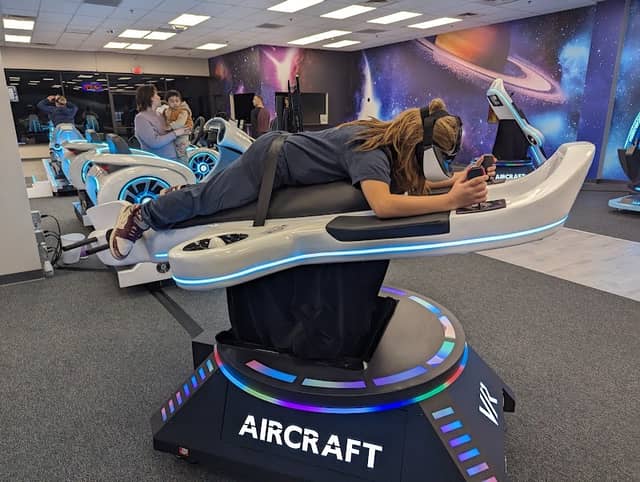 unVReal VR Lounge Virtual Reality - Image 1