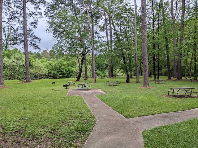 Coles Creek Rest Area - Image 1