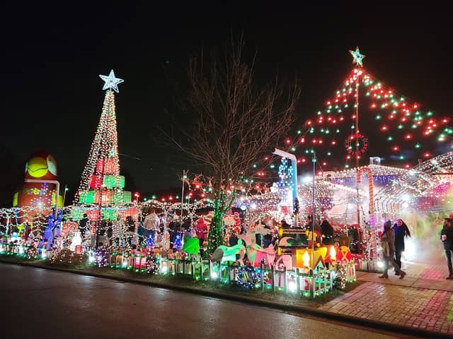 TP Christmas House - Image 2
