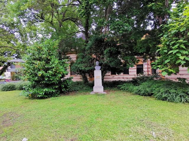 Паметник на Пейо Яворов - Image 1