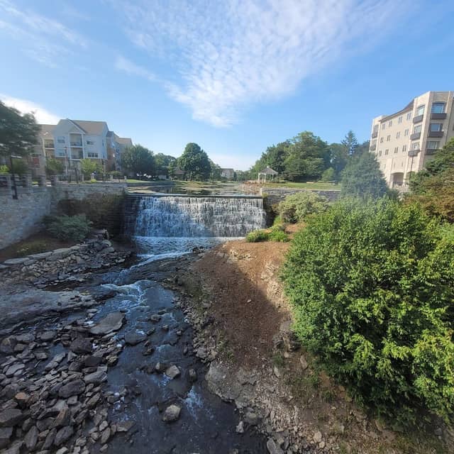 The waterfalls - Image 1