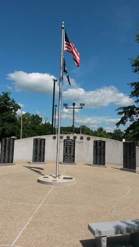 Hillsboro Veterans Memorial - Image 2