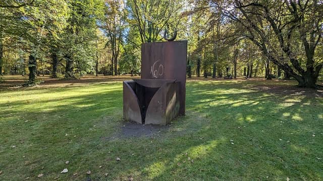 Kunstwerk Stuhl - Image 1