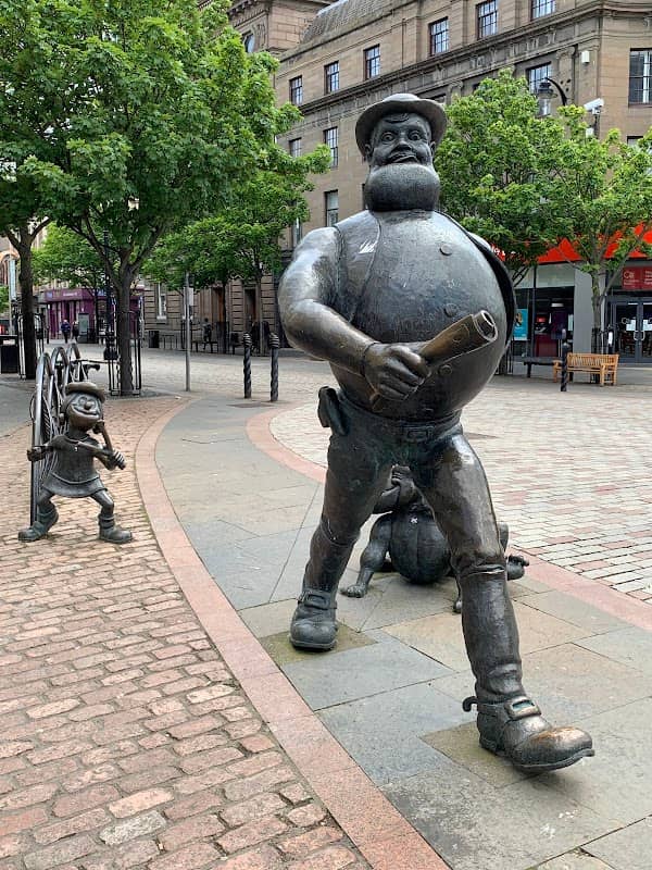 Desperate Dan Statue - Image 1