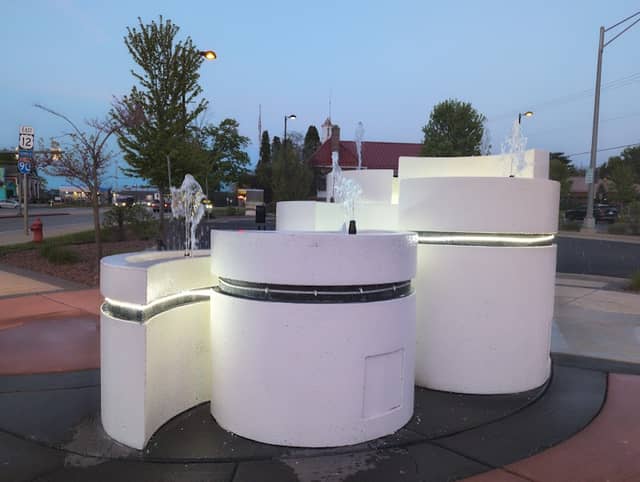 Lake Delton Fountain - Image 1