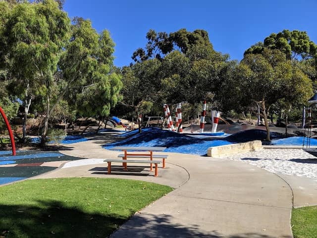 Kadidjiny Park - Image 1