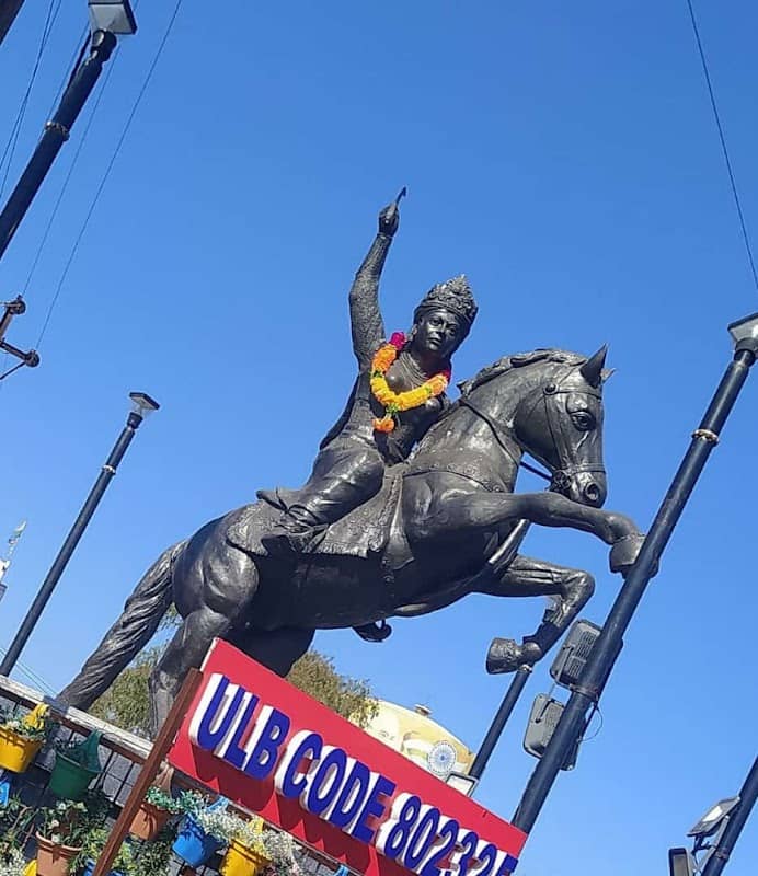 Rani Avanti Bai Lodhi statue - Image 2
