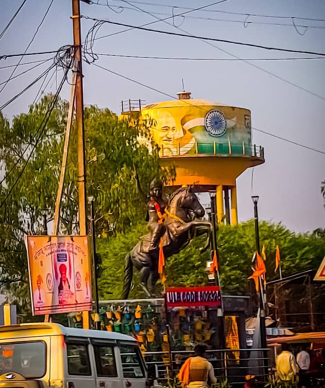 Rani Avanti Bai Lodhi statue - Image 1