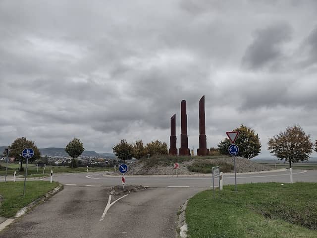 Ackermann-Kreisel mit Skulptur - Image 2