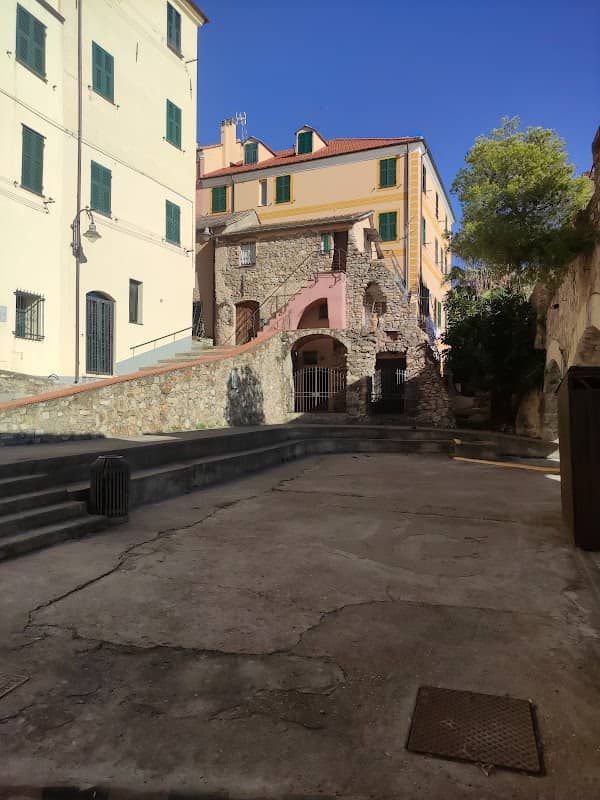 Passeggiata lungomare dei ricordi murales - Image 2