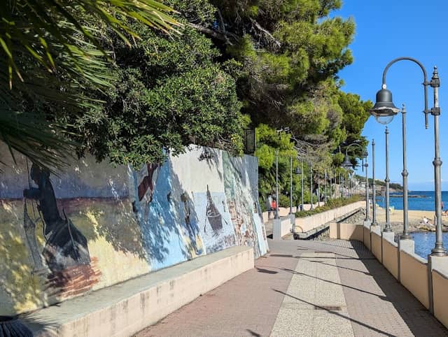 Passeggiata lungomare dei ricordi murales - Image 1