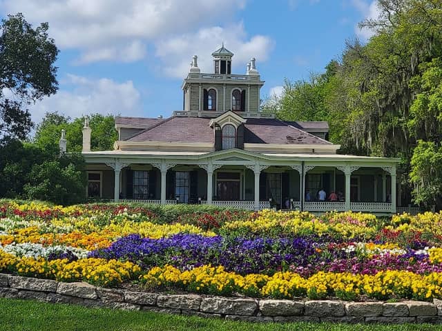 Rip Van Winkle Gardens - Image 3