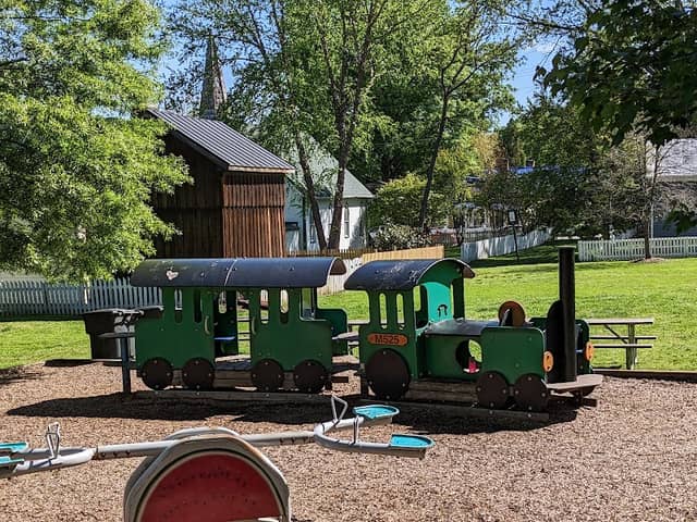 Clifton Town Park - Image 2