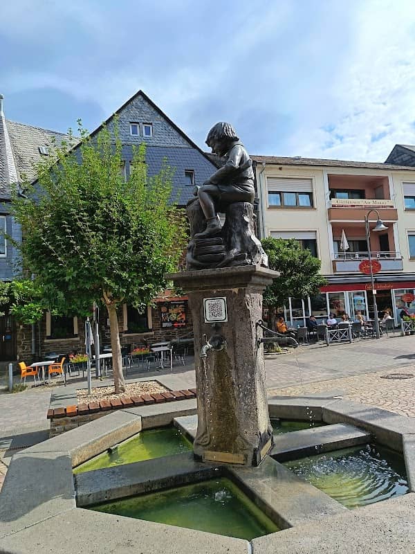 Treiser Heckedotz Brunnen - Image 1