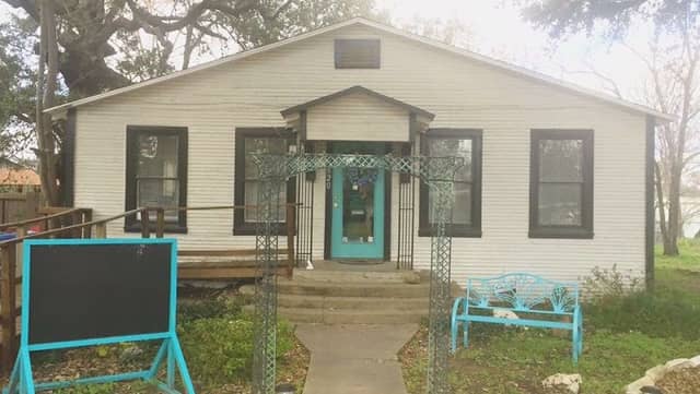 Mane Attraction Salon - Image 1