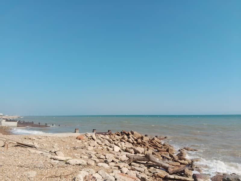 Pett Level Beach - Image 3