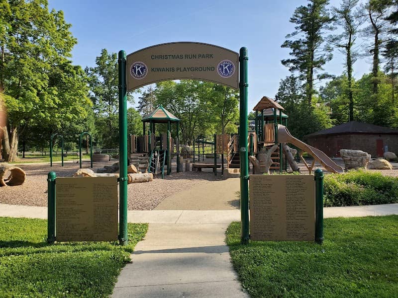 Christmas Run Park - Image 2