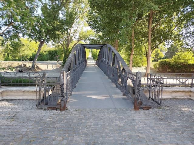 Puente metálico en la Ribera del río Turia, Teruel - Image 1