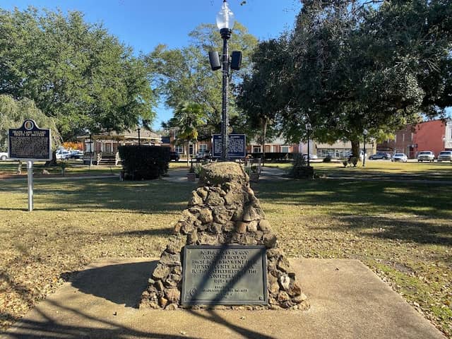 The Square in Headland - Image 1
