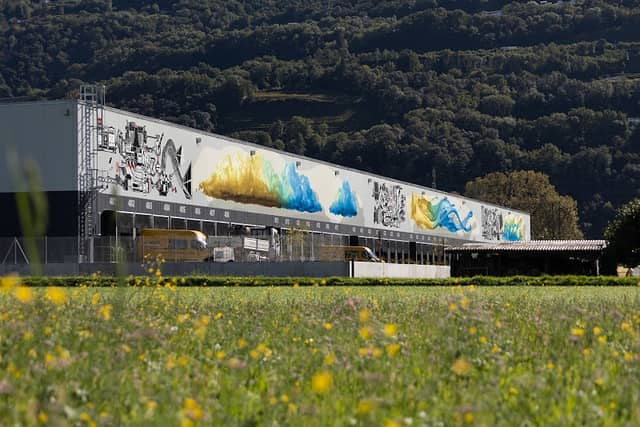 "Shifting machine" mural by NEVERCREW - Image 1