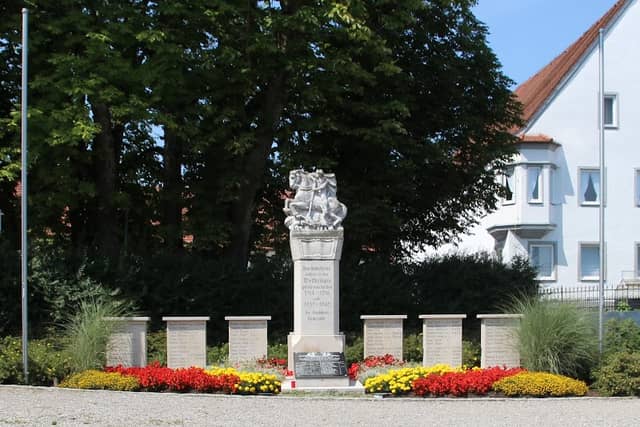 Gefallenendenkmal der Weltkriege - Image 1