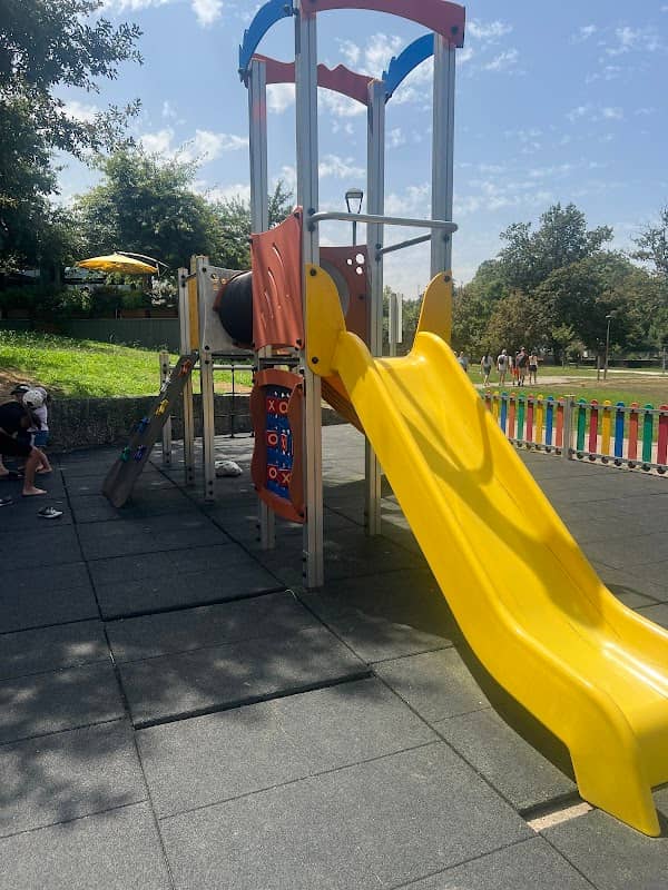 Parque Infantil - Image 1