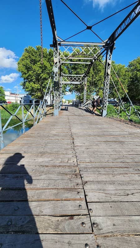 Puente Levadizo Histórico - Image 1