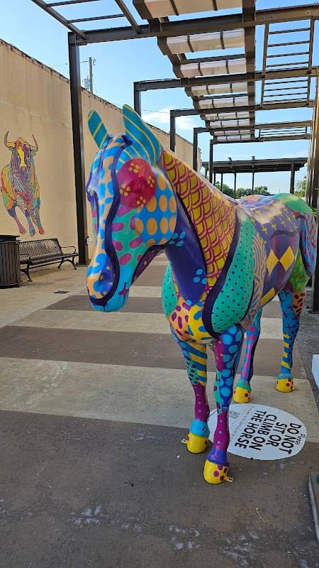 Wall art and horse statue - Image 1