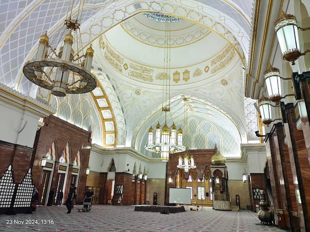 Omar Ali Saifuddien Mosque - Image 3