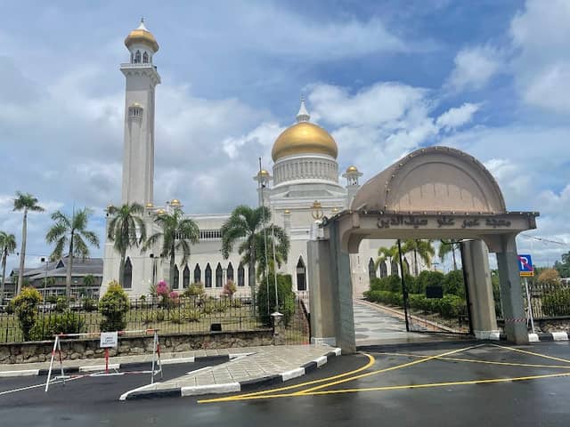 Omar Ali Saifuddien Mosque - Image 2