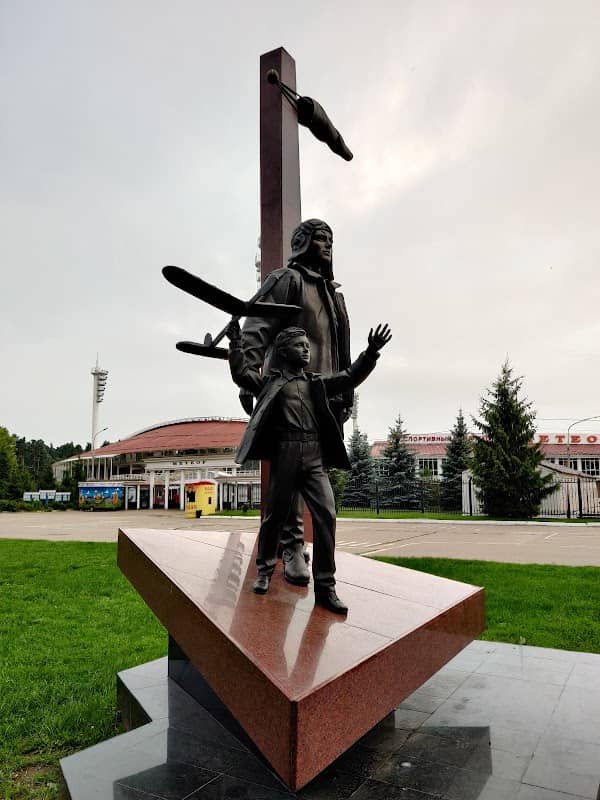 Pamyatnik Aviatoram - Image 1