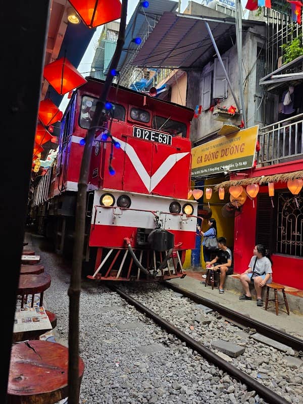 Hanoi Train Street - Image 2