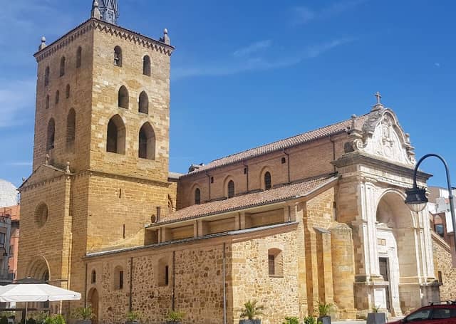 Santa María del Azogue Church - Image 1