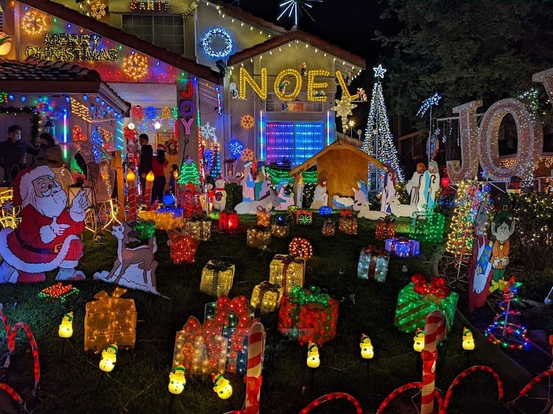 Dourov Livermore Christmas Light Display and Snow Machine - Image 2