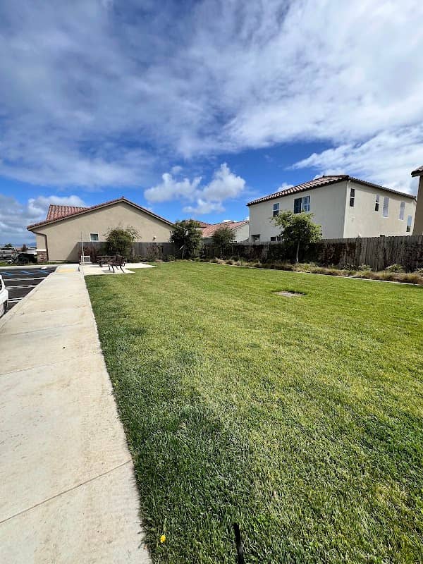 Ladera Dr East Park - Image 1