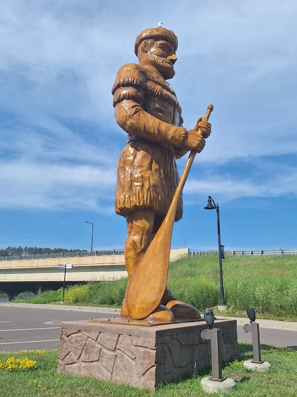 Voyageur Statue - Image 1