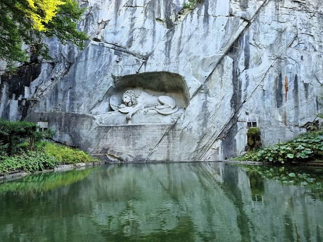 Lion Monument - Image 2
