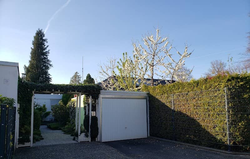 Neutra Park - Image 3