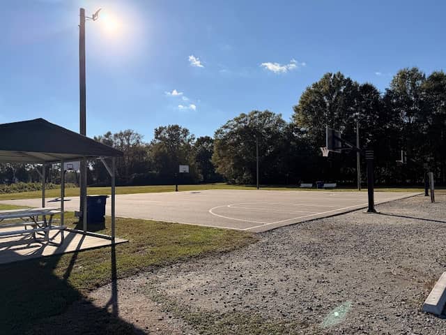 La Grange basketball park - Image 1