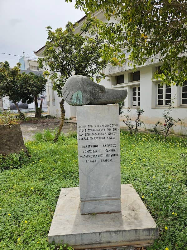 Head statue - Image 1