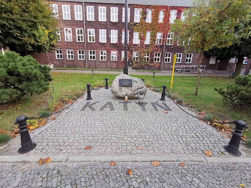Pomnik ofiar Katyńskich - Image 2