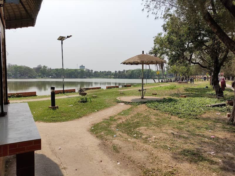 Maijdee Park. - Image 1