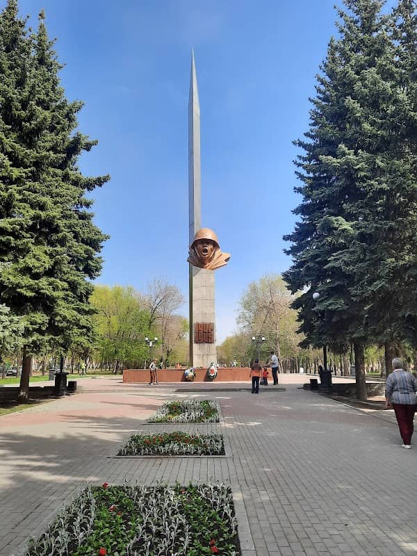 Monument Slavy - Image 1