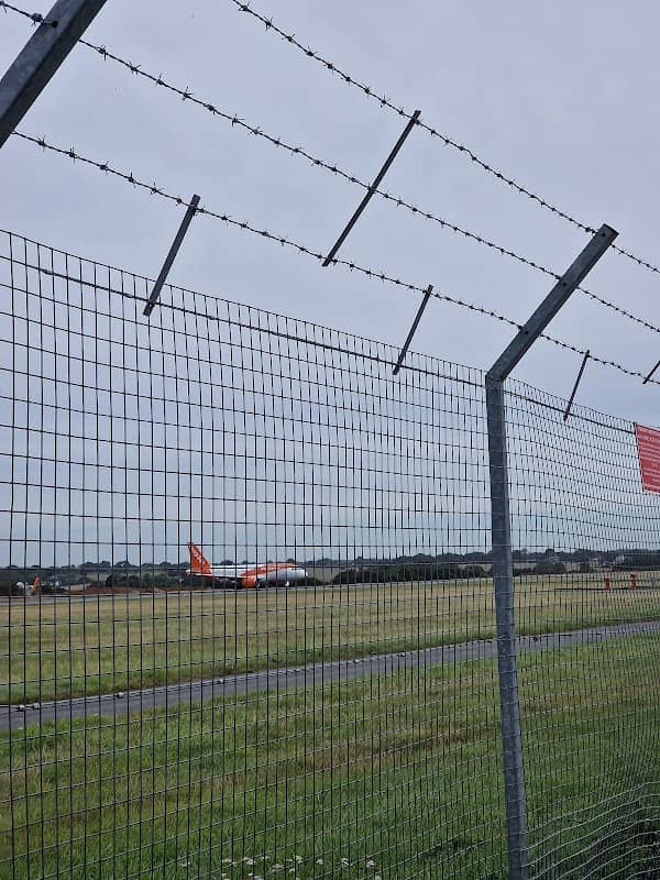 LLA Runway Observation - Image 3