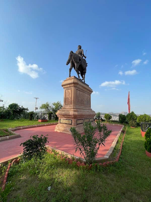 Statue of Veer Durga Das Rathore - Image 1
