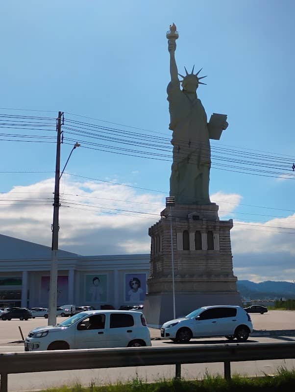 Estátua da Liberdade - Havan Palhoça 2 - Image 1