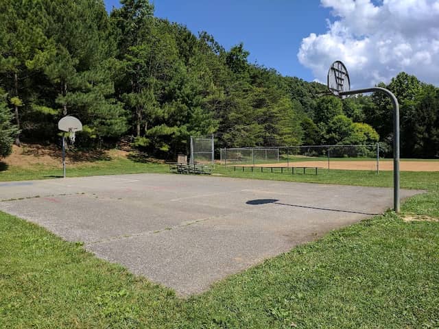 Nellies Cave Park - Image 1